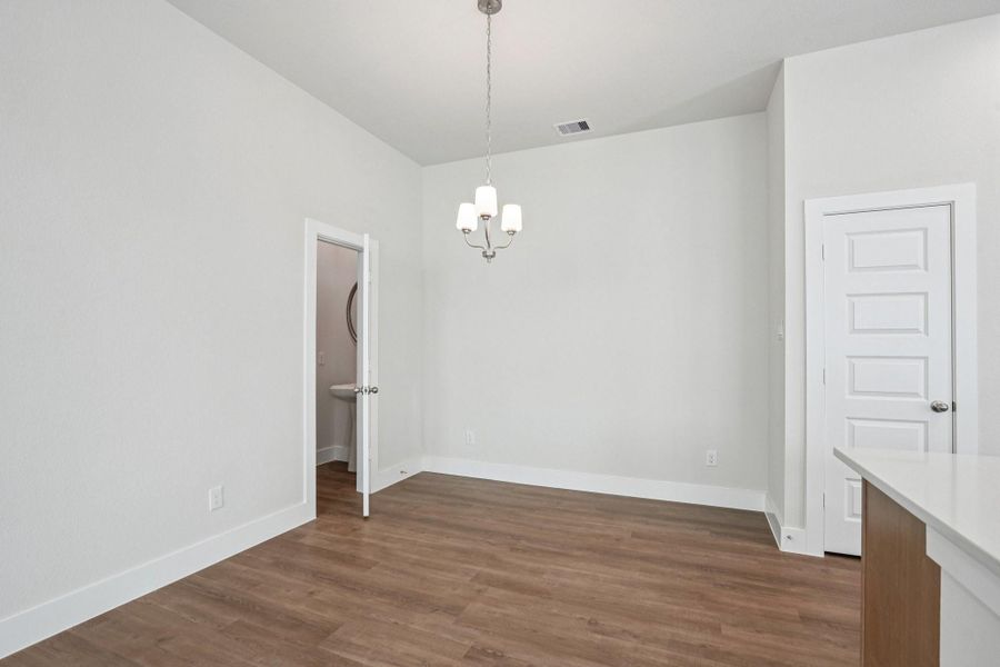 Spacious, unfurnished interior of a new home in Cay Landing, Houston (Image 19).