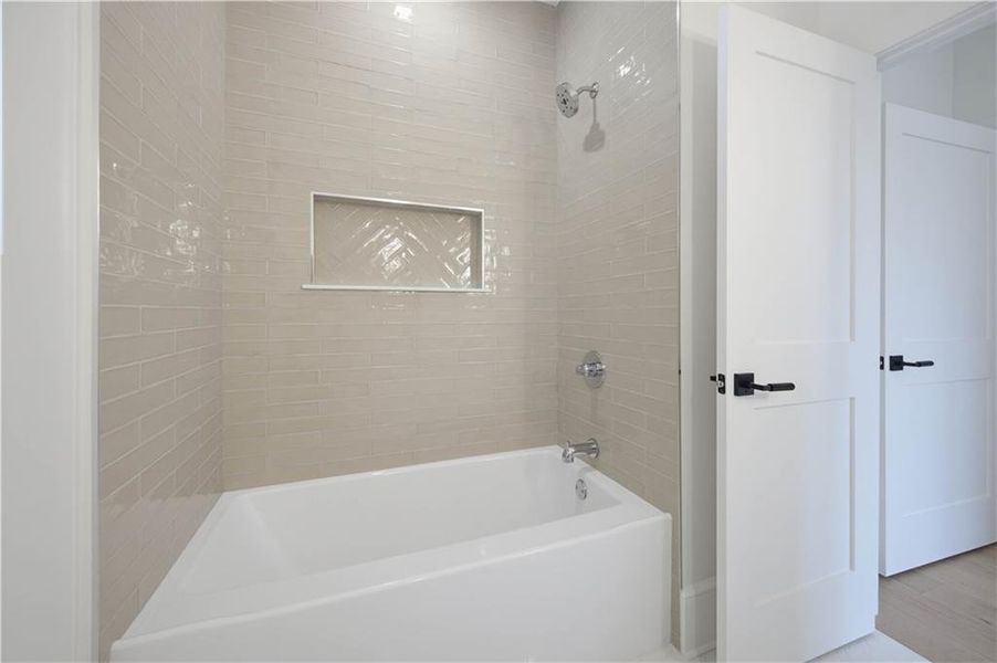 Image 98 of a home in .