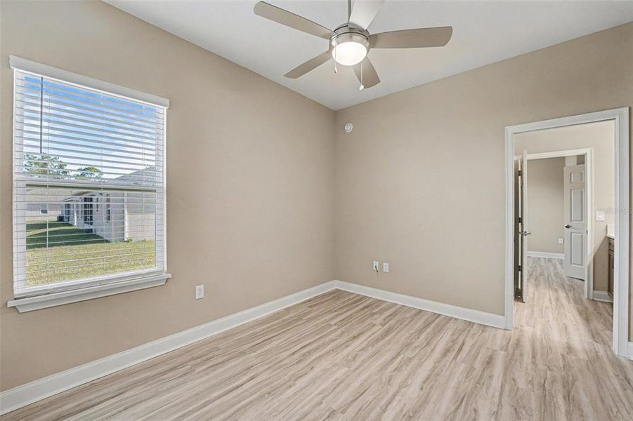 Spacious, unfurnished interior of a new home in , Lake Alfred (Image 19).