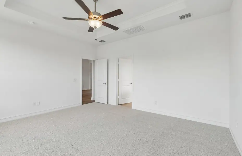 Spacious, unfurnished interior of a new home in Creekview Meadows, Pilot Point (Image 21).