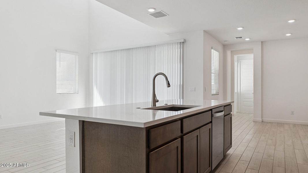 3985_Phoenician_Lot 2081_Aloravita_Peori 3985_Phoenician_Lot 2081_Aloravita_Peori