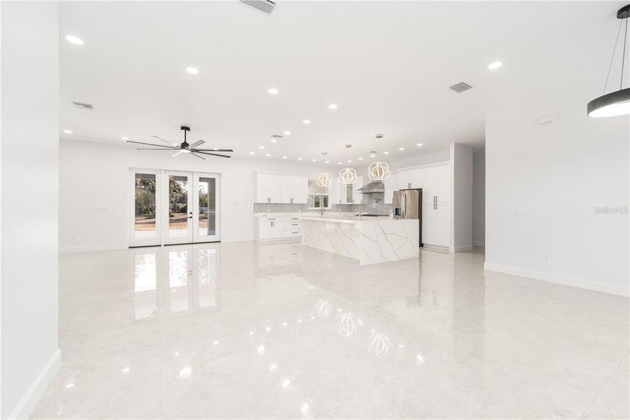 Spacious, unfurnished interior of a new home in , Ocala (Image 15).
