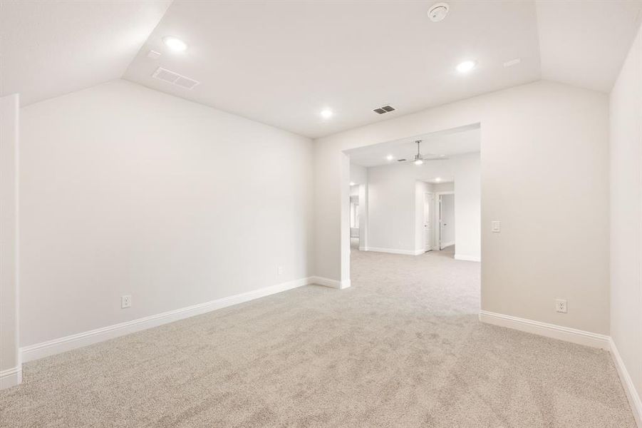 Spacious, unfurnished interior of a new home in Terracina, Rockwall (Image 34).