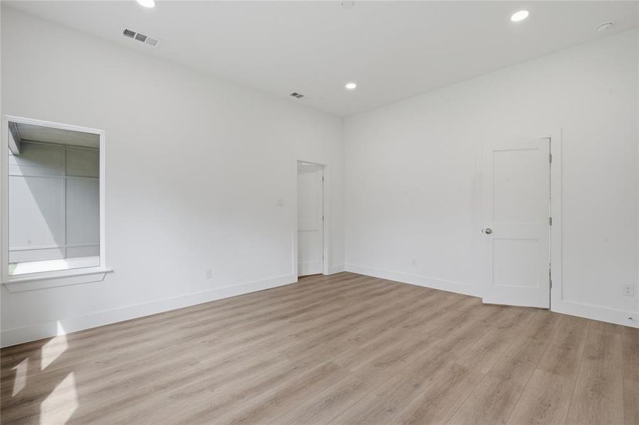 Spacious, unfurnished interior of a new home in , Dallas (Image 27). Spacious, unfurnished interior of a new home in , Dallas (Image 27).