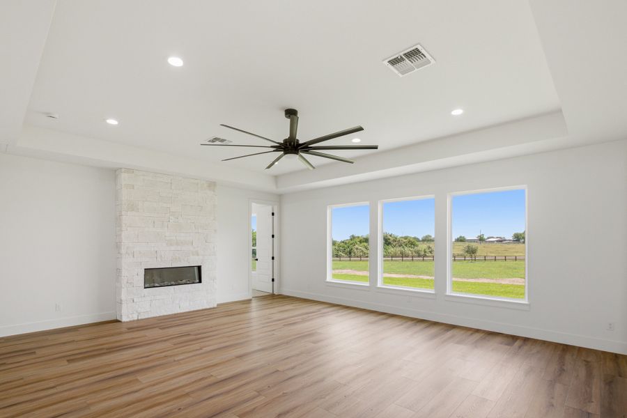 Spacious, unfurnished interior of a new home in Escalera Ranch 1833, Victoria (Image 27). Spacious, unfurnished interior of a new home in Escalera Ranch 1833, Victoria (Image 27).