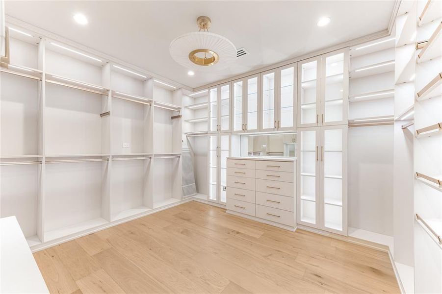 Spacious, unfurnished interior of a new home in , University Park (Image 16).