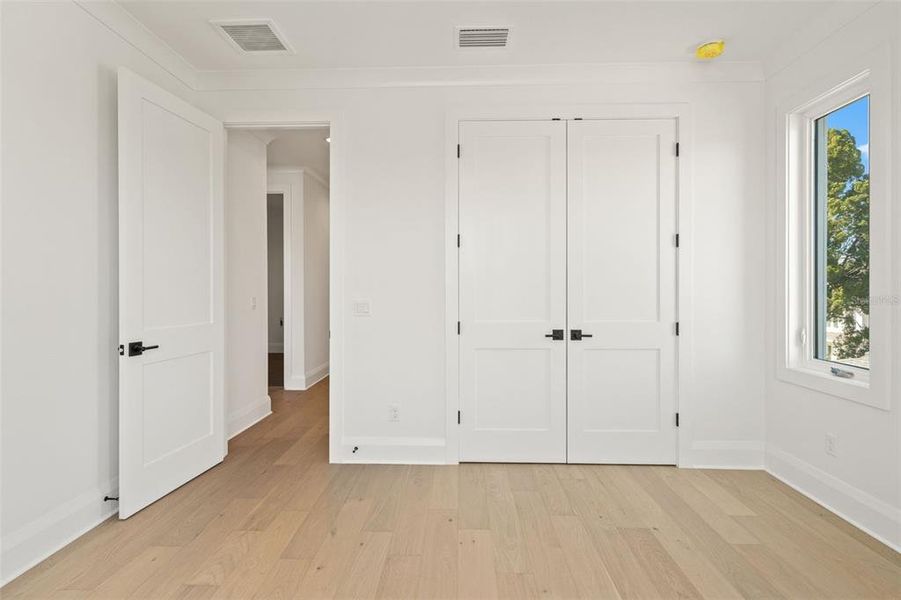 Spacious, unfurnished interior of a new home in , Tampa (Image 26).