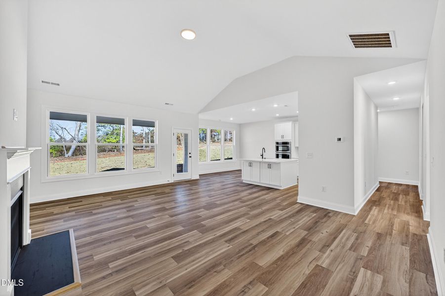 8 -140 w fountainhead lane, interior 8 -140 w fountainhead lane, interior