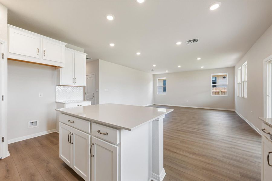 Representative images and renderings are for illustrative purposes. Actual structural options and design finishes of home may vary.