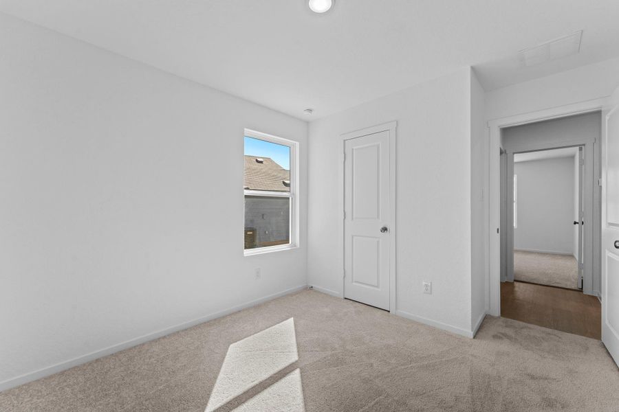 Spacious, unfurnished interior of a new home in Friendship Oaks, Fredericksburg (Image 15).