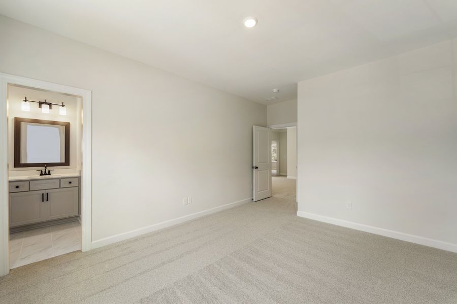 Spacious, unfurnished interior of a new home in Landing at Pine Lake, Anderson (Image 33).