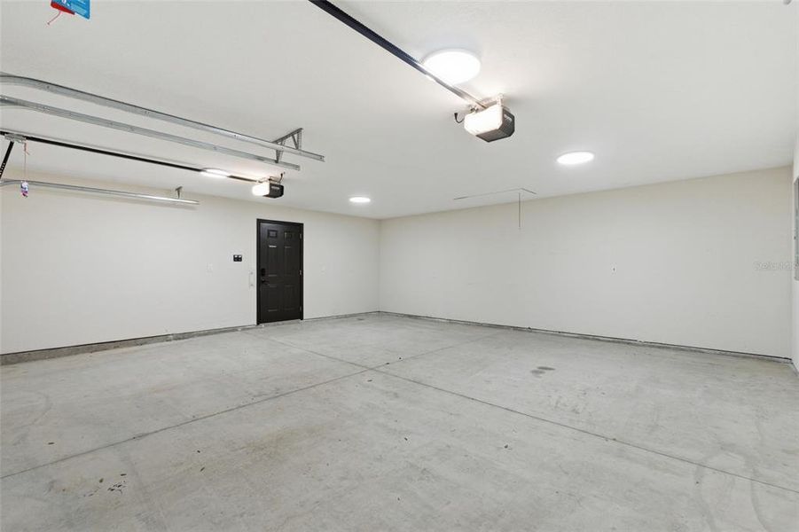 Spacious, unfurnished interior of a new home in , Arcadia (Image 22).