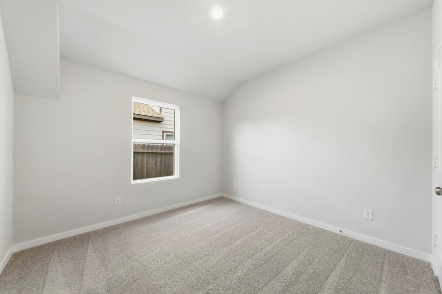 Spacious, unfurnished interior of a new home in Caney Mills, Conroe (Image 18).