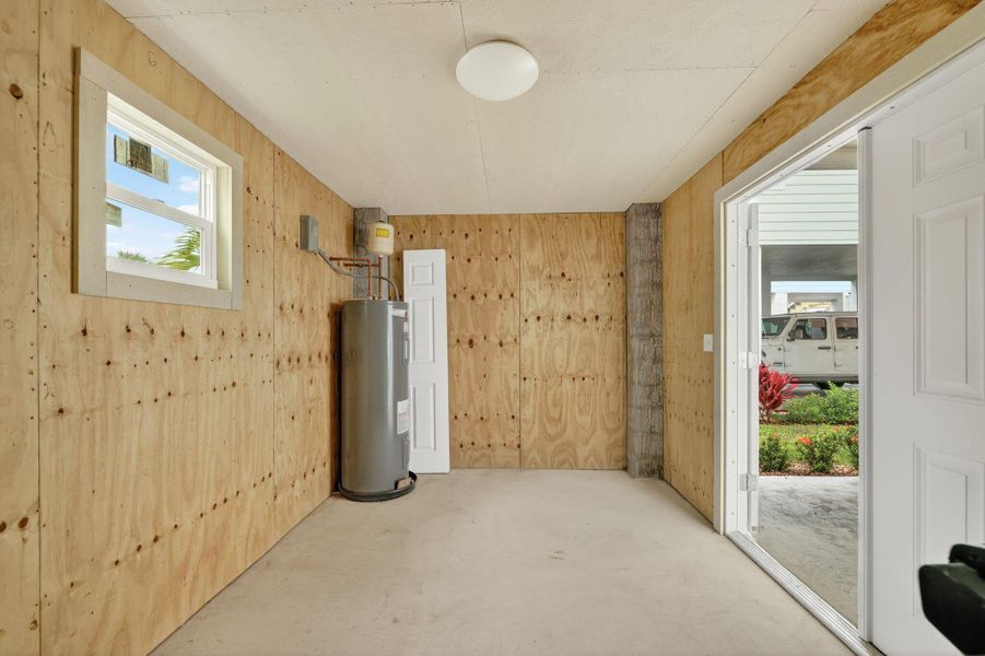 Spacious, unfurnished interior of a new home in , Jensen Beach (Image 21).