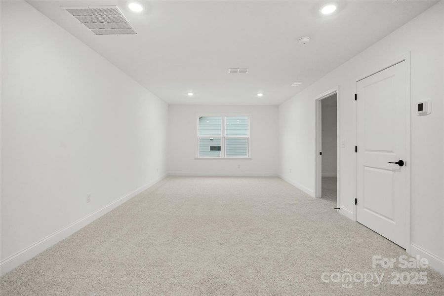 Spacious, unfurnished interior of a new home in Forest Creek, Waxhaw (Image 33).