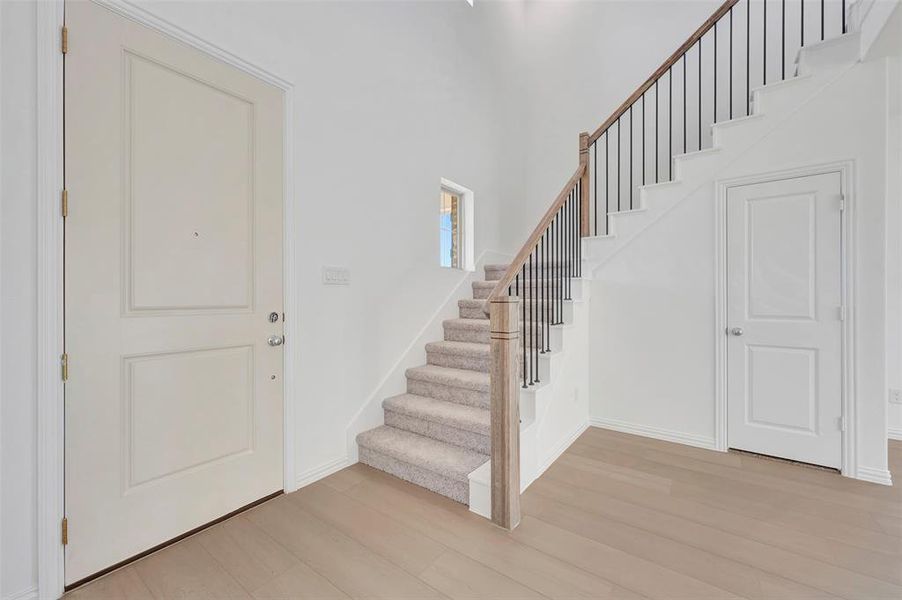 Spacious, unfurnished interior of a new home in Tarrytown, Crowley (Image 32).