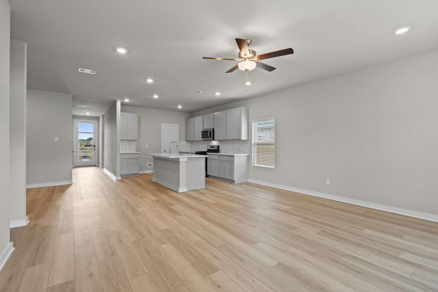 Spacious, unfurnished interior of a new home in Laurel Landing, Alvin (Image 18). Spacious, unfurnished interior of a new home in Laurel Landing, Alvin (Image 18).