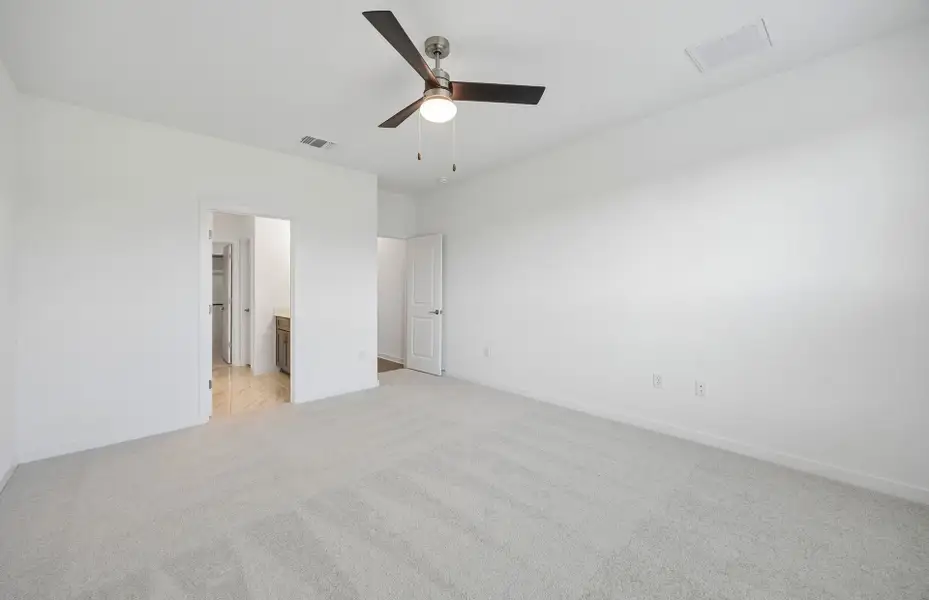 Spacious, unfurnished interior of a new home in Lagos, Manor (Image 23).