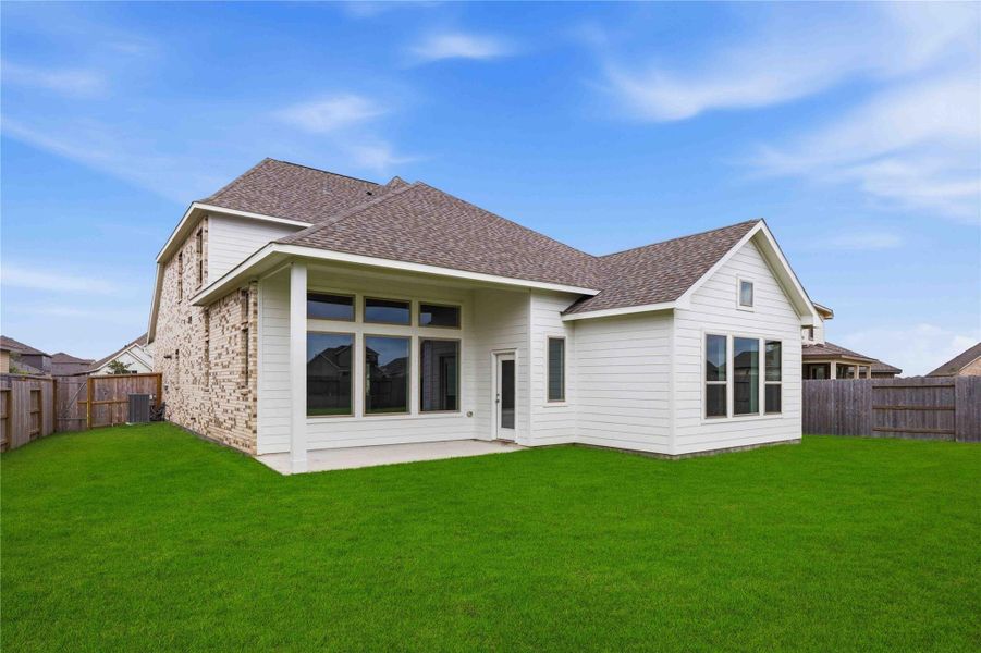 Exterior details and patio area of a home in Lago Mar  50'  &  55', Texas City (Image 21).
