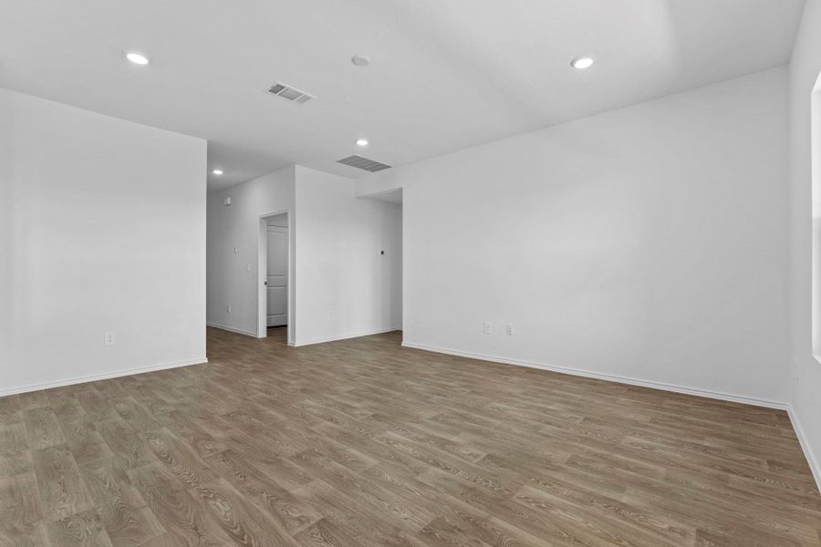 Spacious, unfurnished interior of a new home in Durango, Mustang Ridge (Image 14).