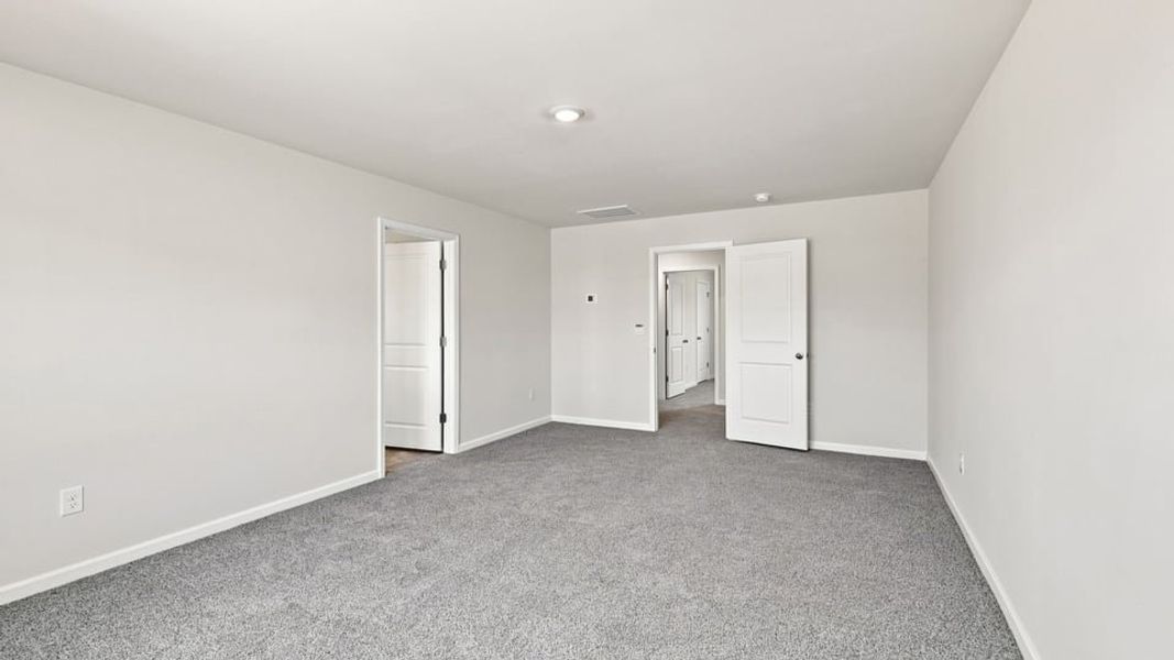 Spacious, unfurnished interior of a new home in Woodglen, Piedmont (Image 37). Spacious, unfurnished interior of a new home in Woodglen, Piedmont (Image 37).