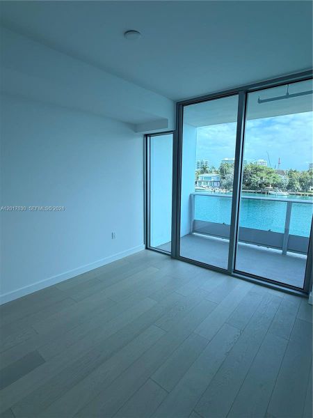 Spacious, unfurnished interior of a new home in , Bay Harbor Islands (Image 12).