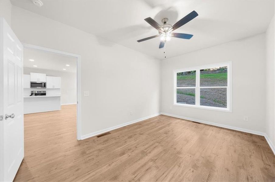 Spacious, unfurnished interior of a new home in , Gainesville (Image 27).