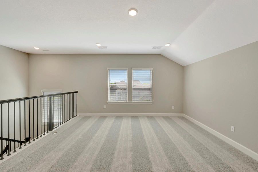 Spacious, unfurnished interior of a new home in Riceland - Summit Collection, Mont Belvieu (Image 27).