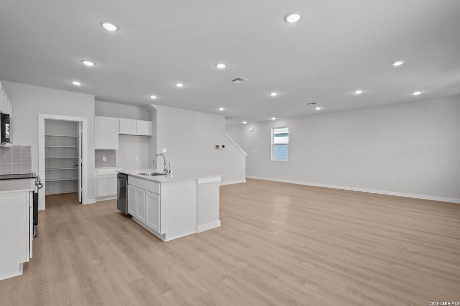 Spacious, unfurnished interior of a new home in Millican Grove, San Antonio (Image 14).
