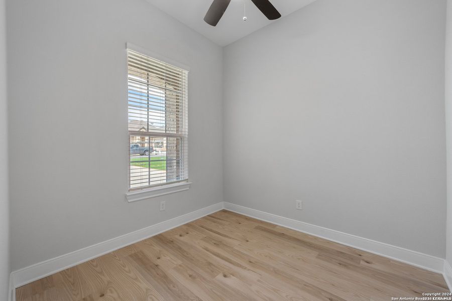 Spacious, unfurnished interior of a new home in Potranco West, Castroville (Image 16).