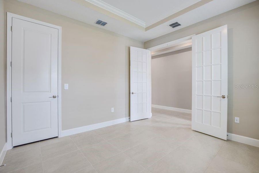 Spacious, unfurnished interior of a new home in Indigo Creek, Apollo Beach (Image 22).