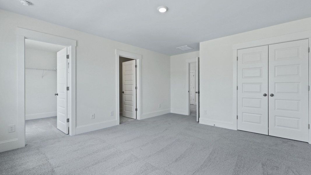 Spacious, unfurnished interior of a new home in Sheep Island, Summerville (Image 27).