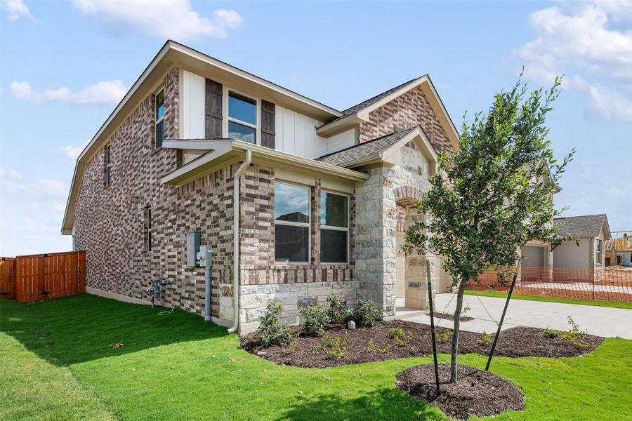 Photos are representative images and renderings for illustrative purposes only. Actual structural options and design images of the home may vary.