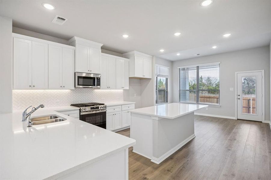 3909 Crystal Cove - Kitchen