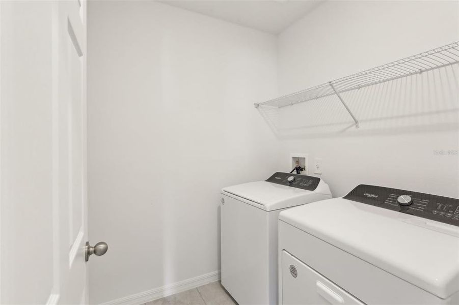 Furnished interior view inside a new home in Eden Hills, Lake Alfred (Image 11).