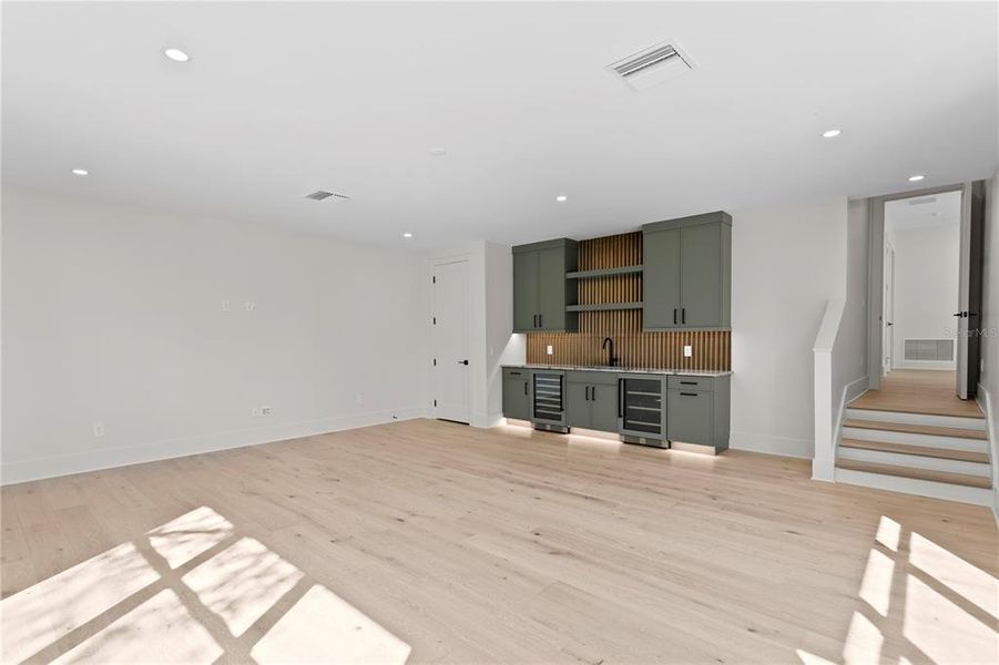 Spacious, unfurnished interior of a new home in , Tampa (Image 73).