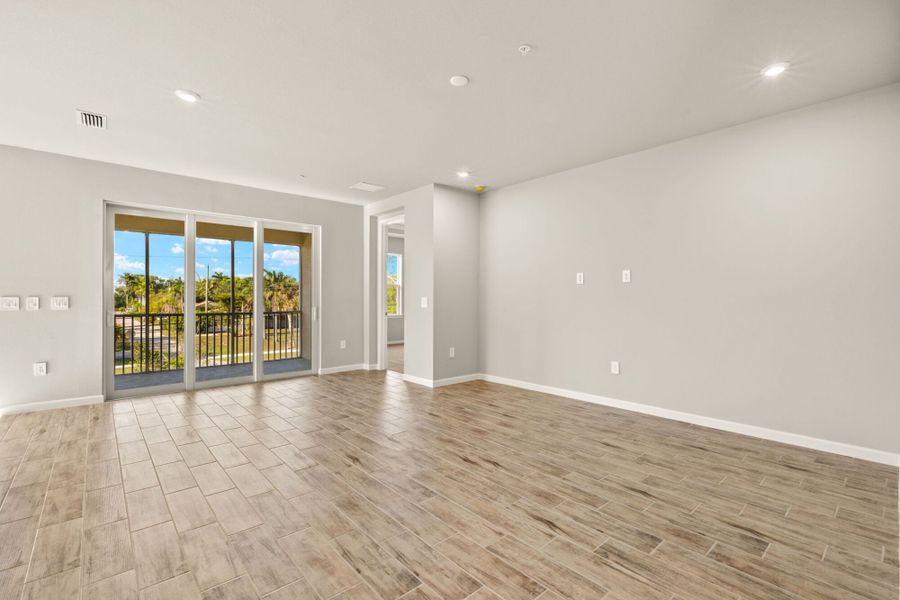 Spacious, unfurnished interior of a new home in Arboretum, Naples (Image 7).