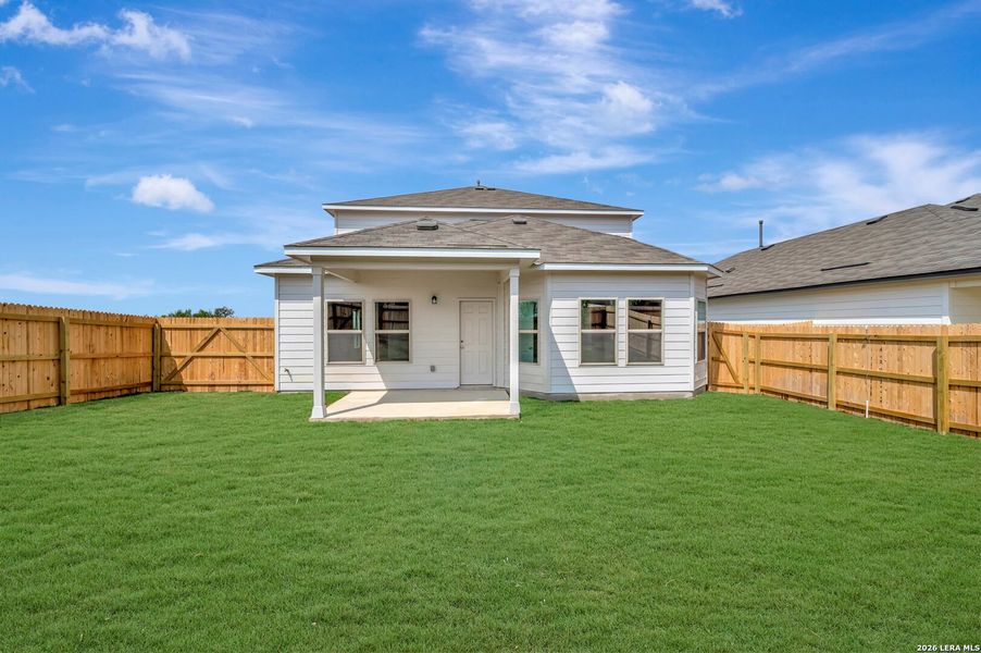 Exterior details and patio area of a home in Mesquite Ridge, San Antonio (Image 3).