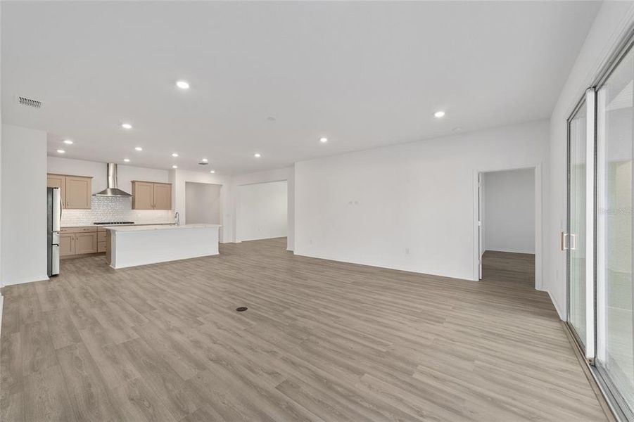 Spacious, unfurnished interior of a new home in Calesa Township, Ocala (Image 32).