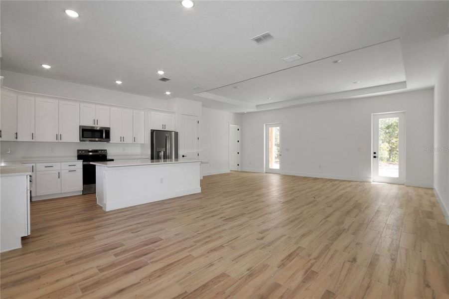 Spacious, unfurnished interior of a new home in , Dunnellon (Image 21).