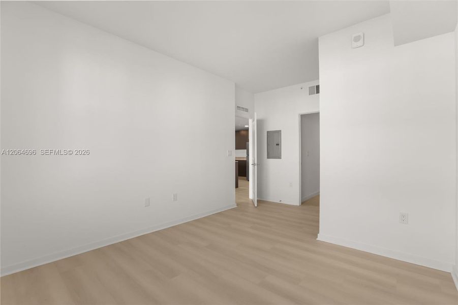 Spacious, unfurnished interior of a new home in , Orlando (Image 26).