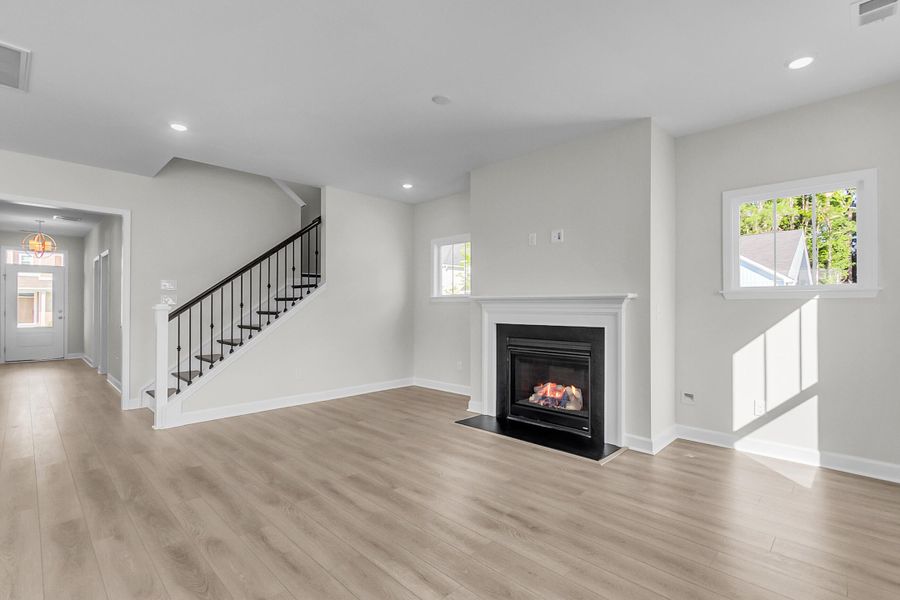 Spacious, unfurnished interior of a new home in Six Oaks, Summerville (Image 20).