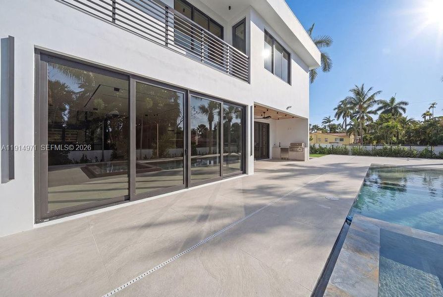 Exterior details and patio area of a home in , Fort Lauderdale (Image 34).
