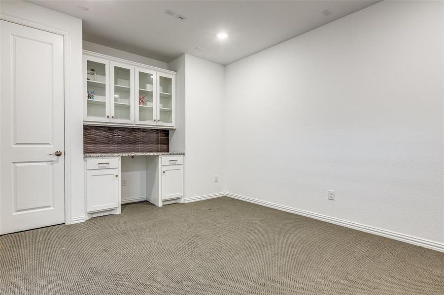 Image 31 of a home in Lilyana - 50s.