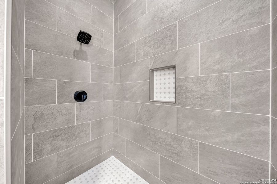 Close-up of interior finishes inside a home in , La Vernia (Image 18).