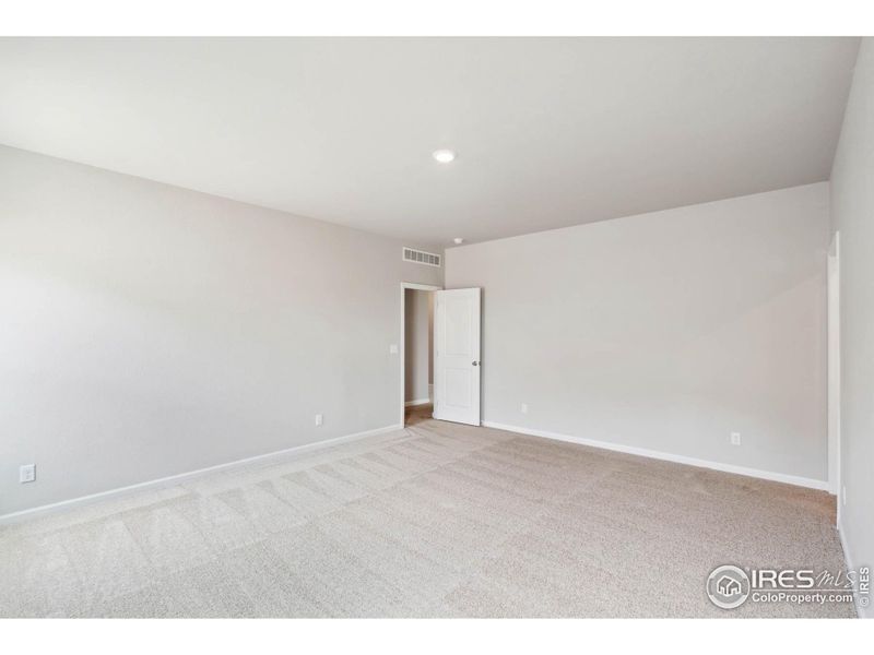 Spacious, unfurnished interior of a new home in Hidden Valley Farm, Severance (Image 17).