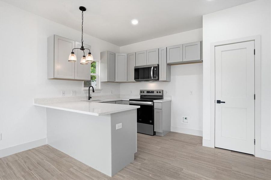 Furnished interior view inside a new home in , Mineral Wells (Image 8).