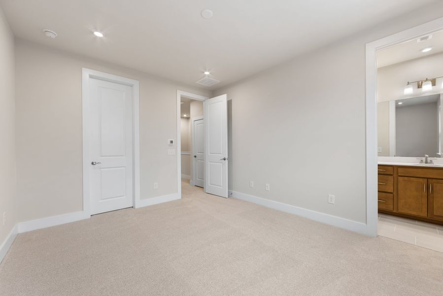 Spacious, unfurnished interior of a new home in Context at Oakhurst, Charlotte (Image 34). Spacious, unfurnished interior of a new home in Context at Oakhurst, Charlotte (Image 34).