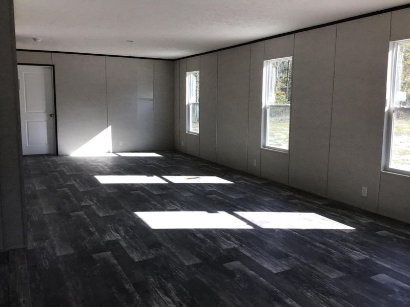 Spacious, unfurnished interior of a new home in , Walterboro (Image 9).