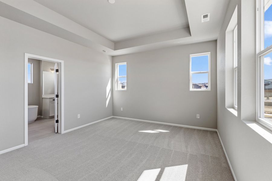 Spacious, unfurnished interior of a new home in The Estates Collection at Murphy Creek, Aurora (Image 20).